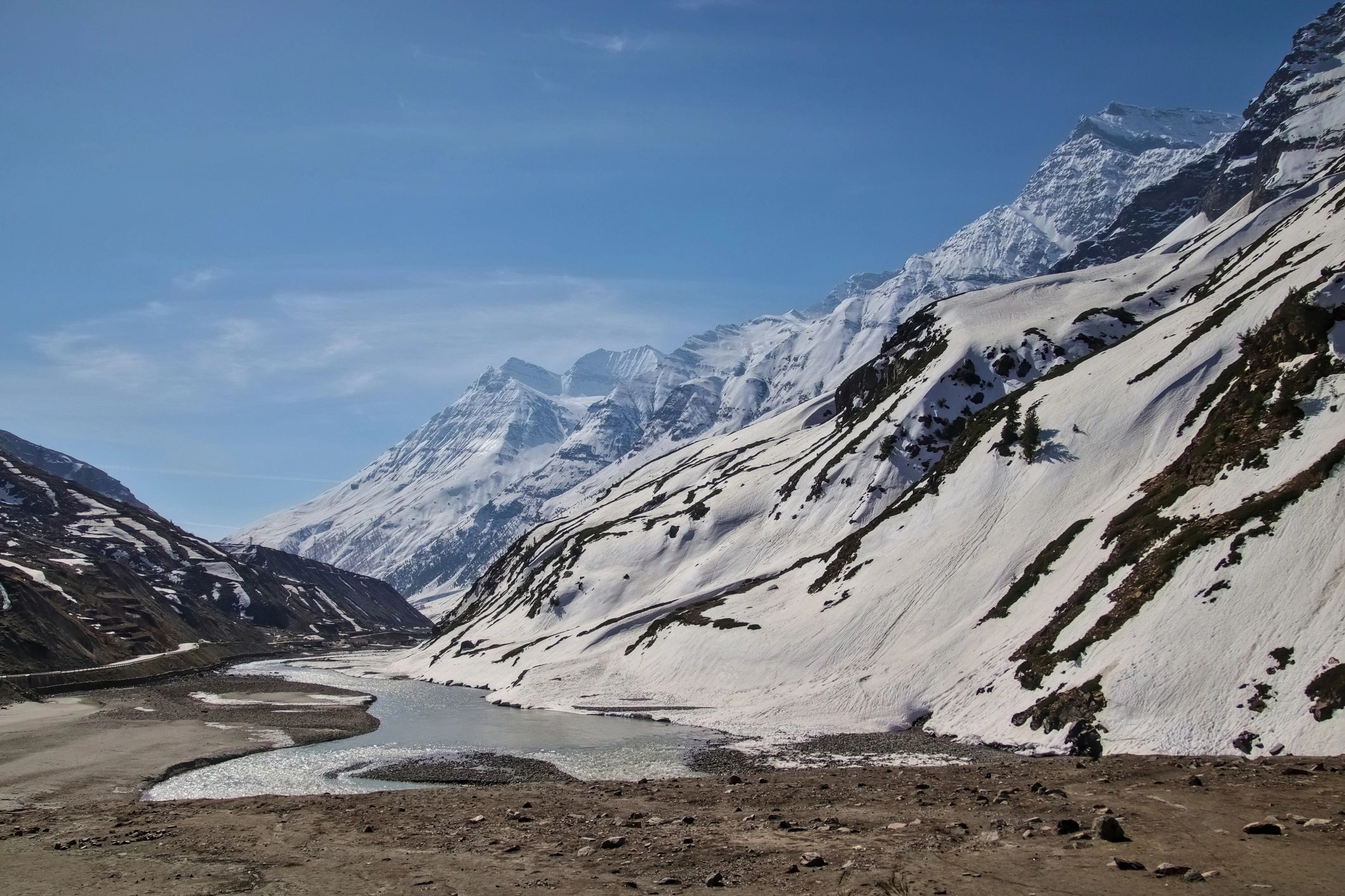Chenab river and mountains along the Manali-Leh highway