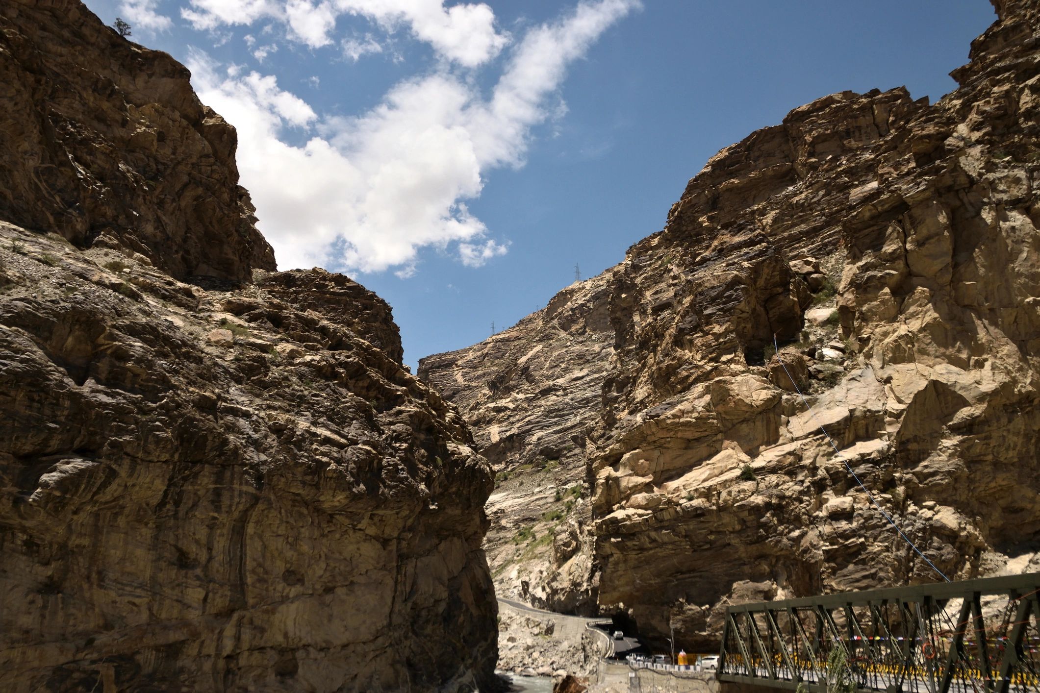Replaceable image placeholder: Indian mountain trail for trekking guide