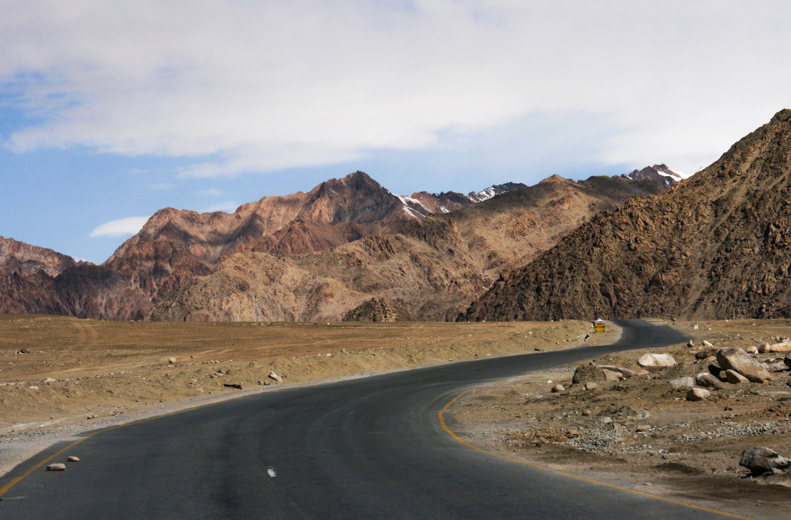 Replaceable image placeholder: Indian highway for road trip guide
